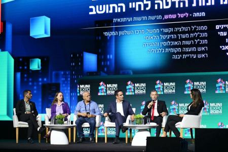 العمل والتشغيل والتكنولوجيا حضرت في ندوات ميني اكسبو للسلطات المحلية 